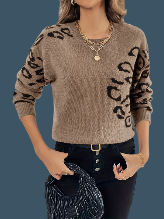 Serena – Chique Dames Trui met Luipaardprint en Ronde Hals