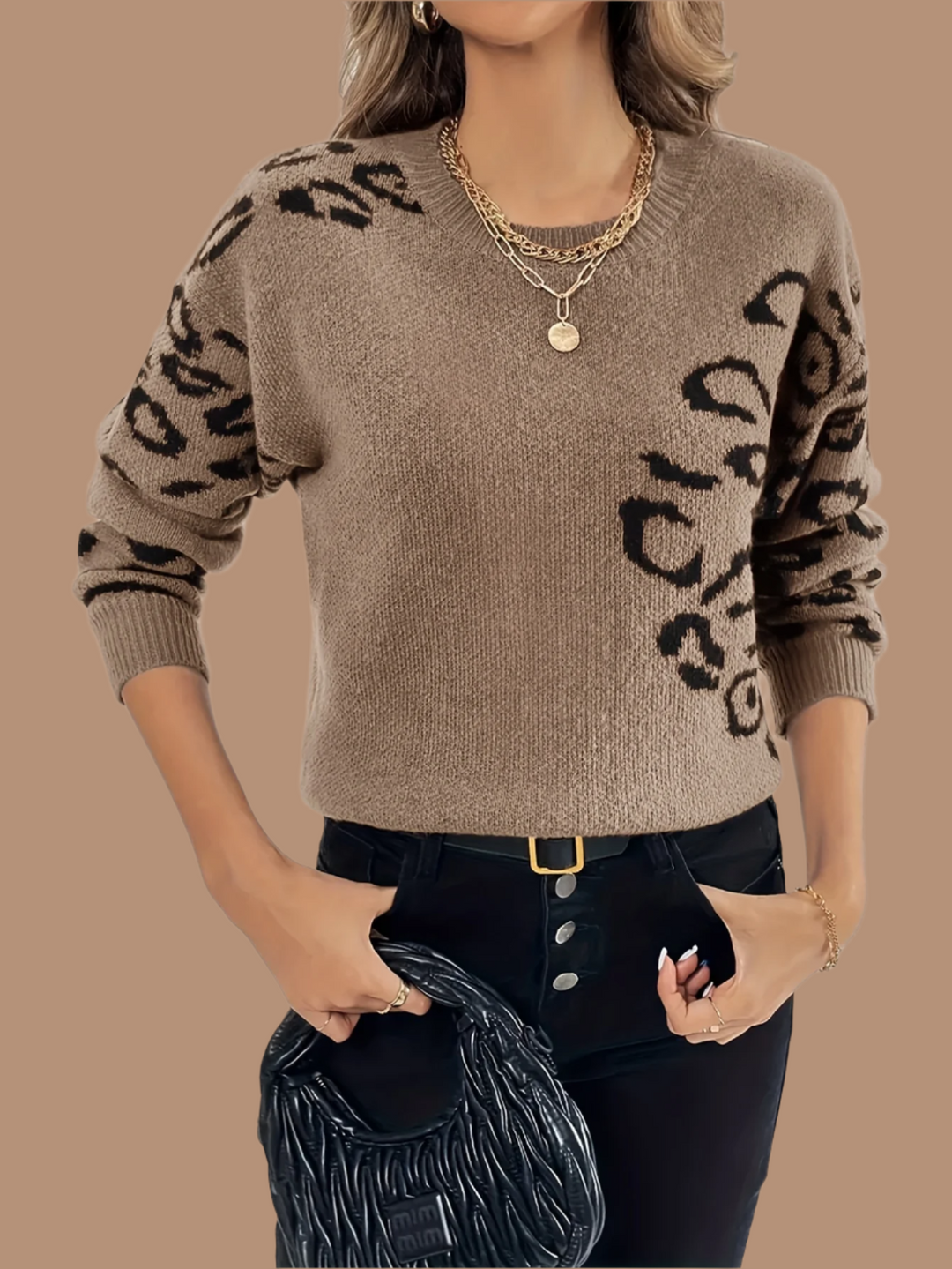 Serena – Chique Dames Trui met Luipaardprint en Ronde Hals