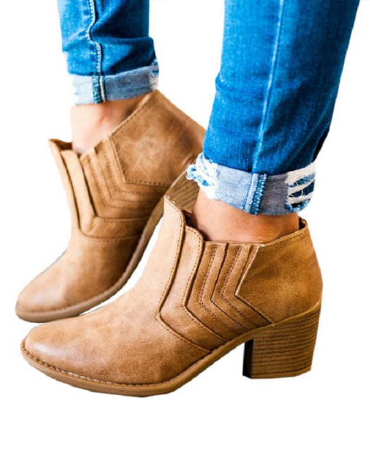 Adrie – Stijlvolle Dames Western Enkellaarzen met Chevron Stiksel