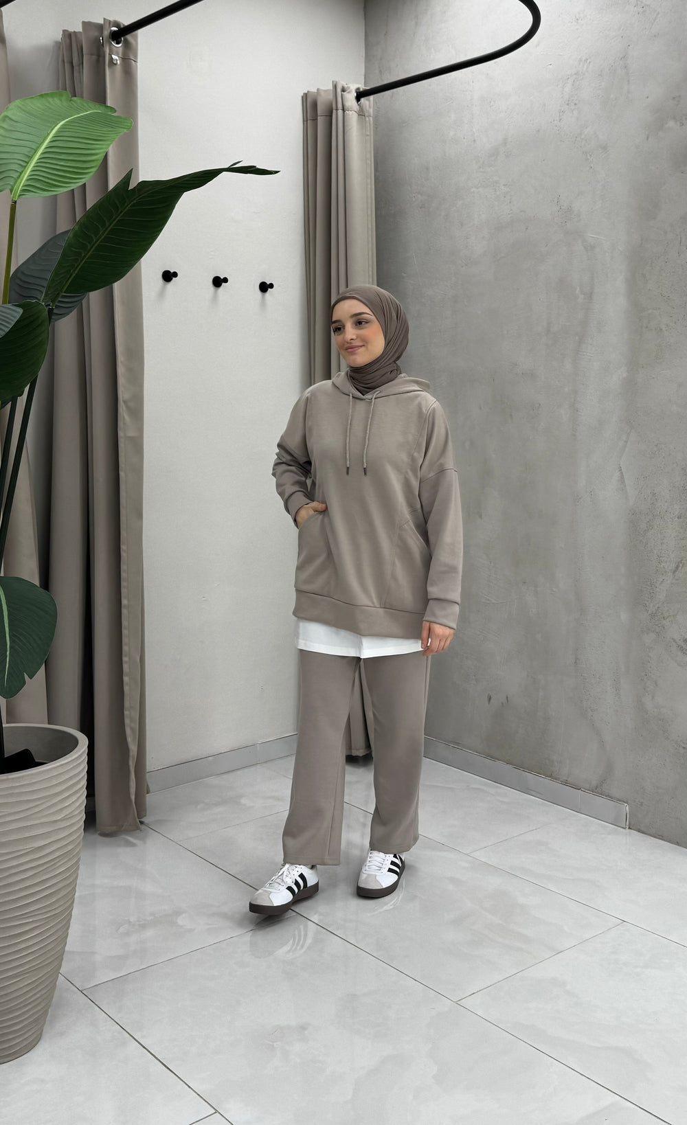 Yusra – Relaxed Beige Dames Loungetop