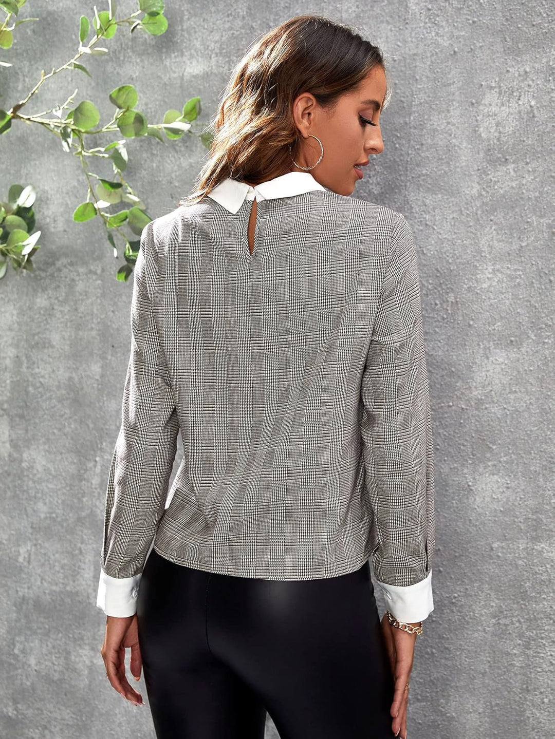 Clara – Damesblouse met Ruitjes en Contrasterende Kraag