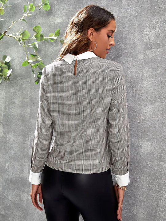 Clara – Damesblouse met Ruitjes en Contrasterende Kraag