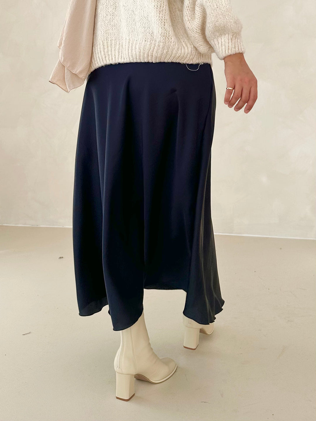Yara – Elegante Satin Midi Rok voor Dames