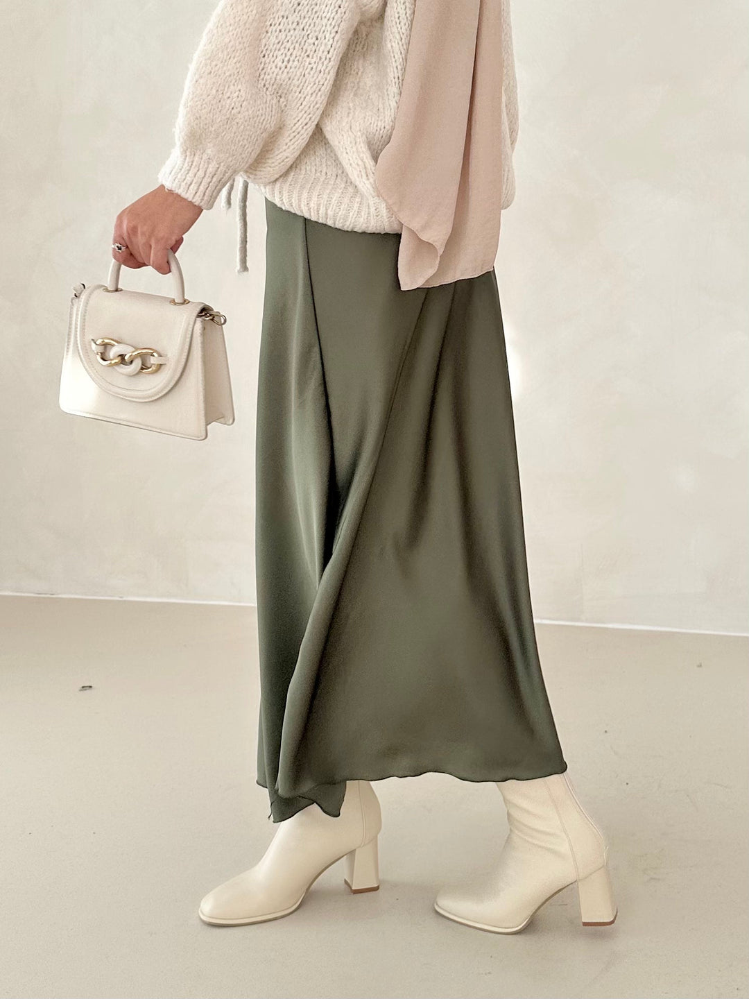 Yara – Elegante Satin Midi Rok voor Dames