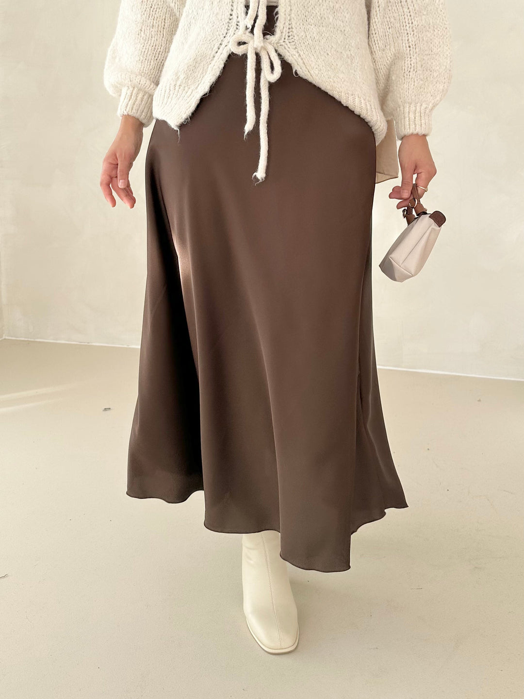 Yara – Elegante Satin Midi Rok voor Dames