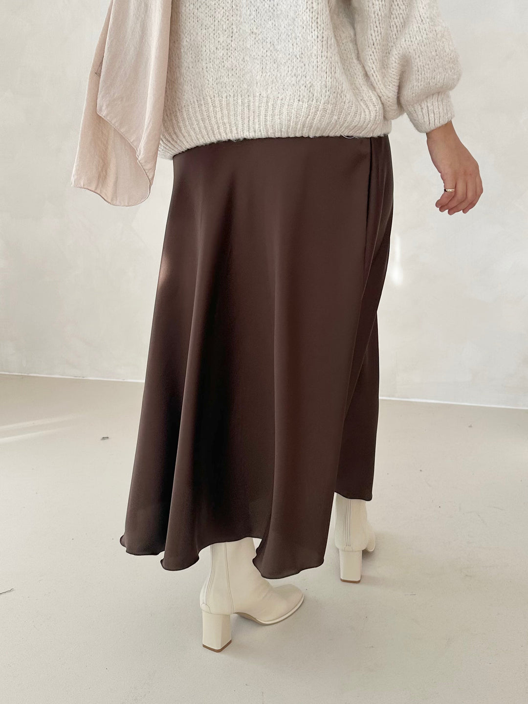 Yara – Elegante Satin Midi Rok voor Dames