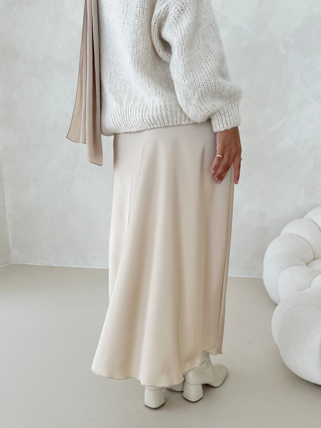 Yara – Elegante Satin Midi Rok voor Dames