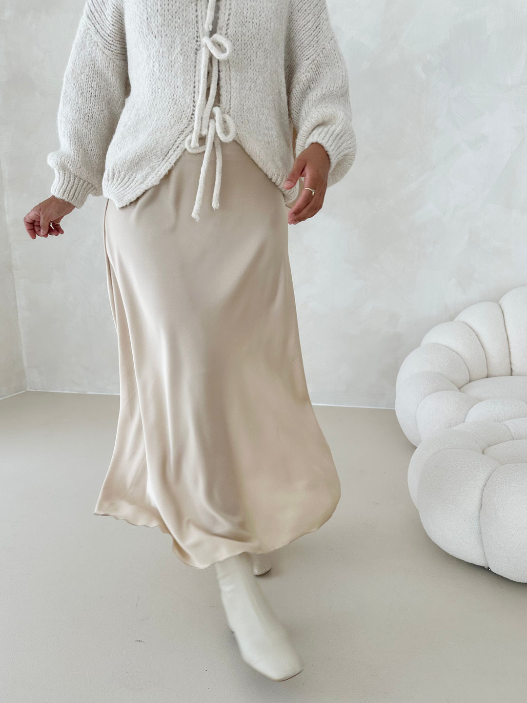 Yara – Elegante Satin Midi Rok voor Dames