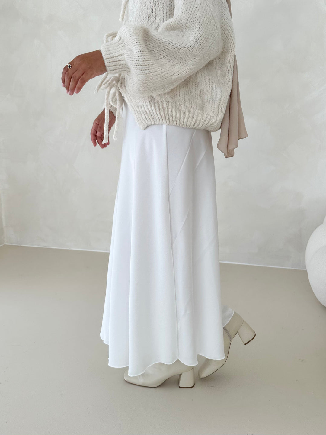 Yara – Elegante Satin Midi Rok voor Dames