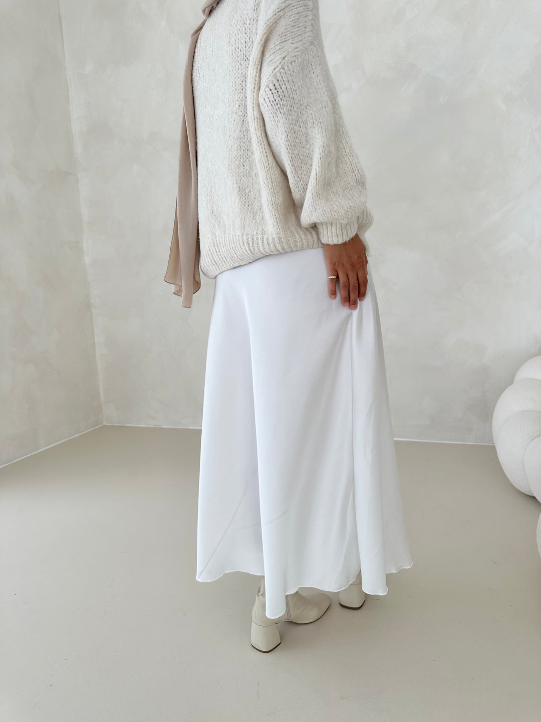 Yara – Elegante Satin Midi Rok voor Dames