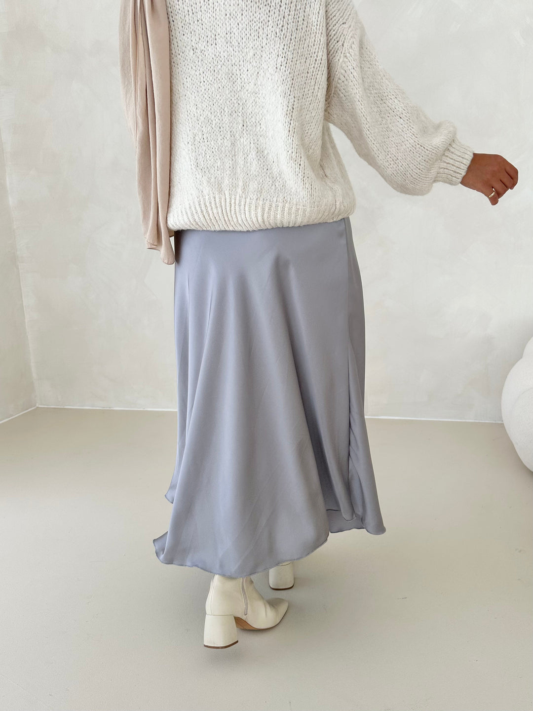 Yara – Elegante Satin Midi Rok voor Dames