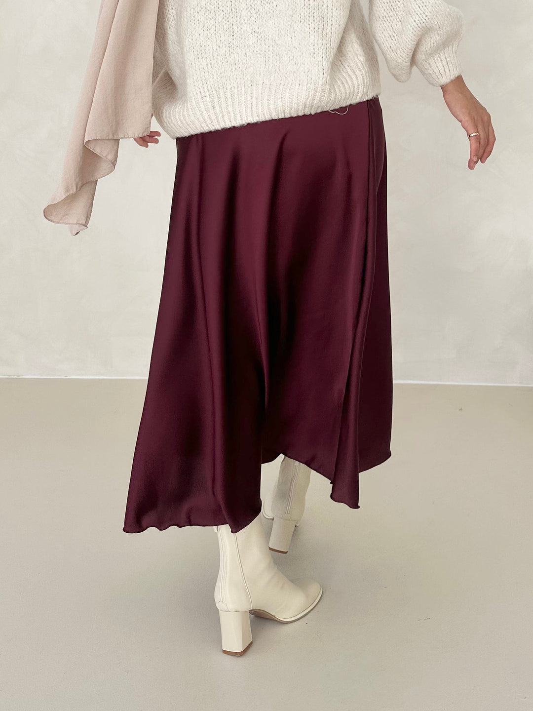 Yara – Elegante Satin Midi Rok voor Dames