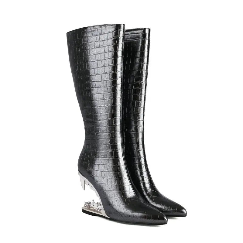 Sofia – Metallic Dames Enkellaarsjes met Cutout Tiger Tooth Hak