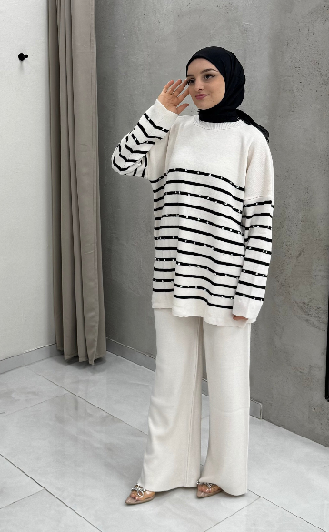 Rabiya – Gestreepte Cozy Creme Dames Trui